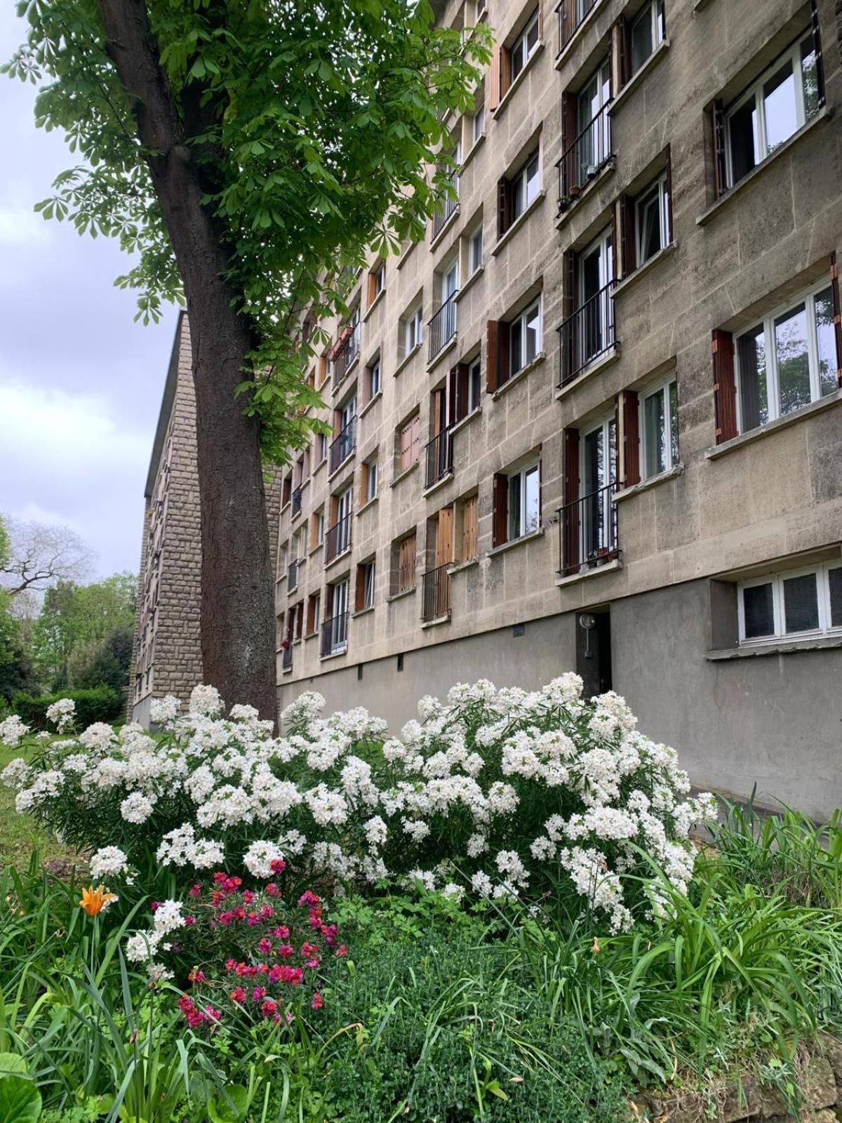 Family With Parking Metro Line 9 * Sevres